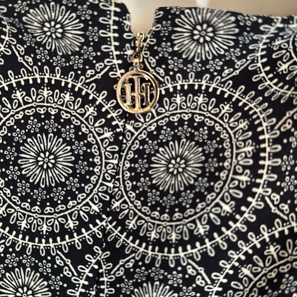 Flowy and comfortable flare sleeve Tommy Hilfiger dress; size 10 - Picture 5 of 6